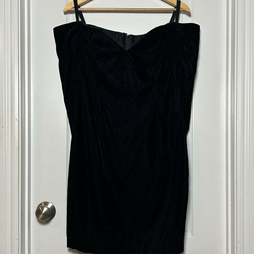 Stella Vintage 90s Velvet Black Long Sleeve Cold Shoulder Sweatheart Mini Dress